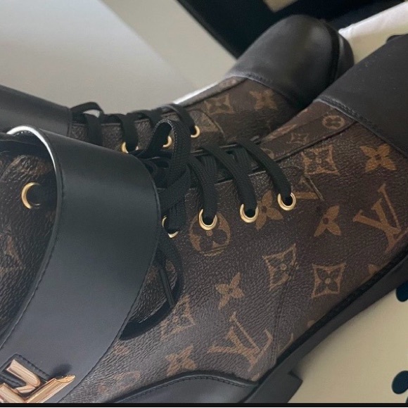 🤎BEAUTIFUL🤎Louis Vuitton Wonderland Flat Ranger Boots - Picture 2 of 12